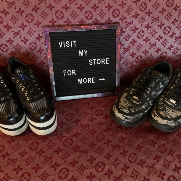 14K Gold Double Pair Small Hoop Earrings - Picture 6 of 6